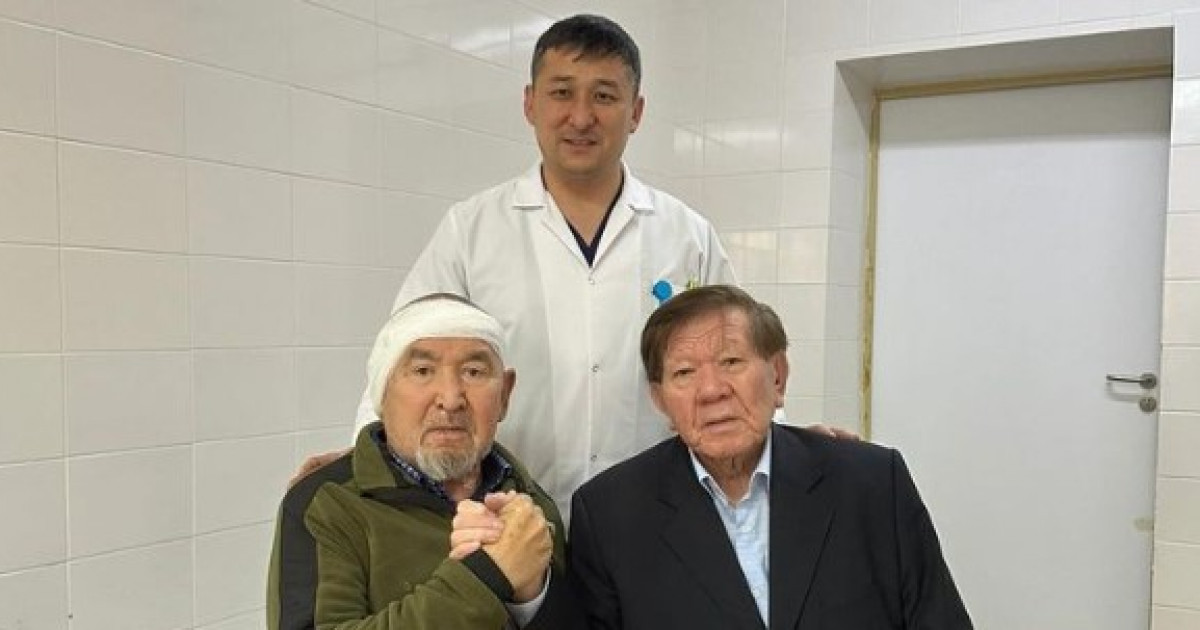 Ақын Мұхтар Шахановтың ауруханада түскен суреті жарияланды