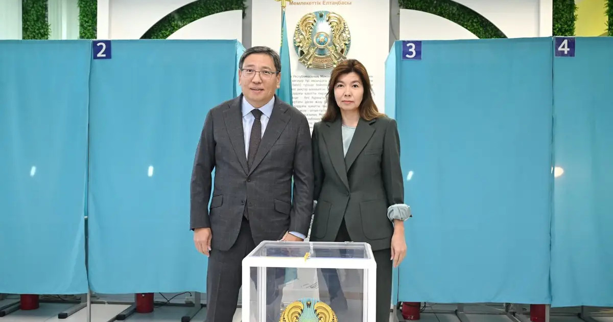 Алматы әкімі жұбайымен бірге дауыс берді