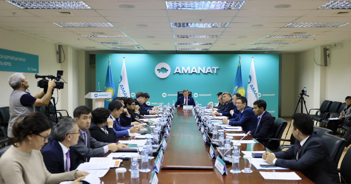 «AMANAT»: Экологиялық қауіпсіздік және өнеркәсіптік қалдық мәселесін талқылады