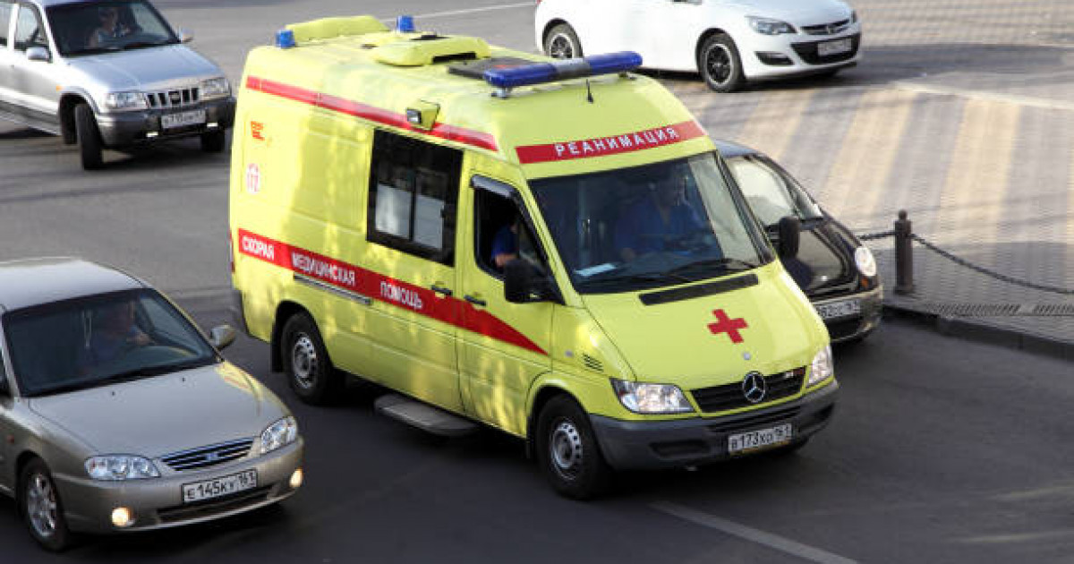 Атырауда жол қозғалысын реттеп тұрған полицейді көлік қағып кетті