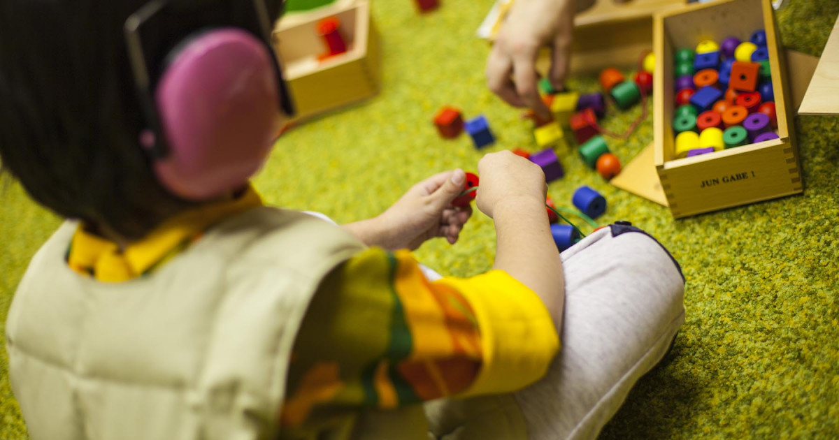 Аутизмге шалдыққан балалар көбейген: Қазақстаннан ем таппаған ата-аналардың 90% Ташкентке сандалады