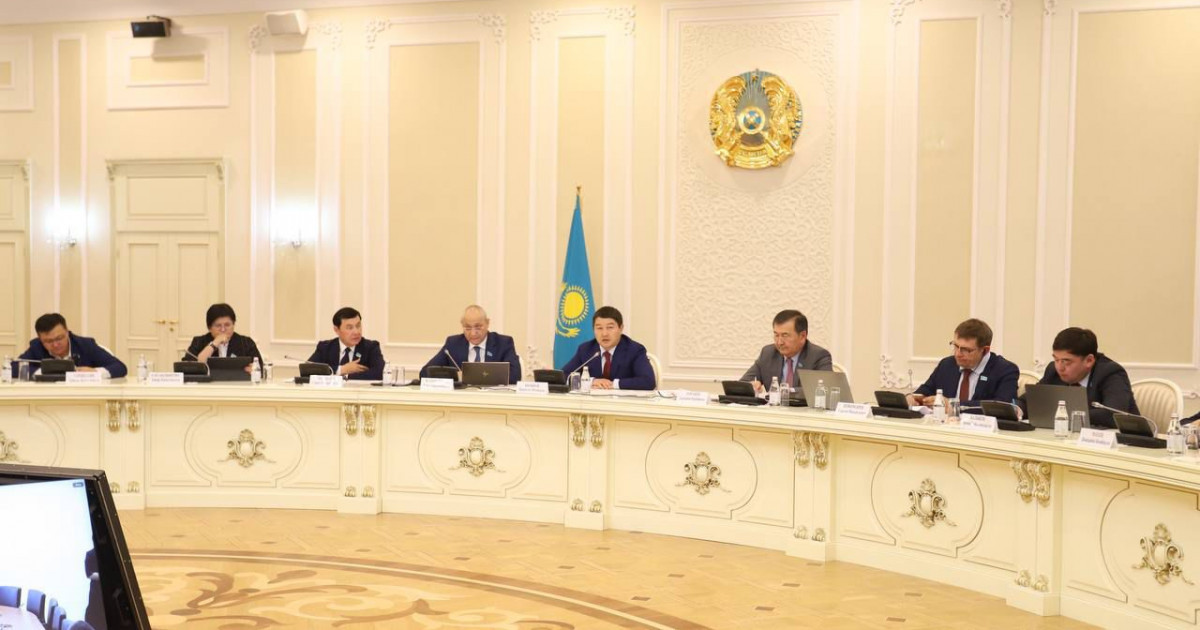 Депутаттар Маңғыстаудың экологиялық, энергетикалық және сумен жабдықтау мәселелерін талқылады