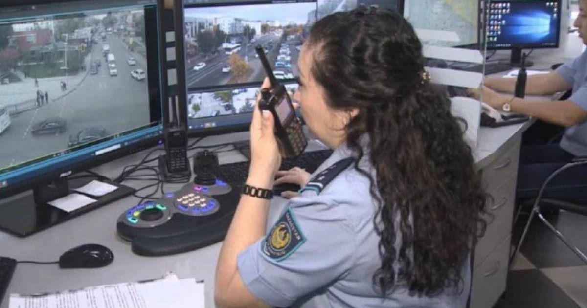 Домофонды кірпішпен сындырып, бөтеннің көлігін бүлдірген: Астанада кезекті вандалдар жазаланды