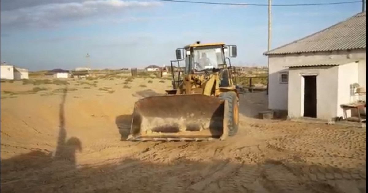 Майкөмгеннен 5,5 мың тонна құм елді мекеннен тыс жерлерге әкетілді