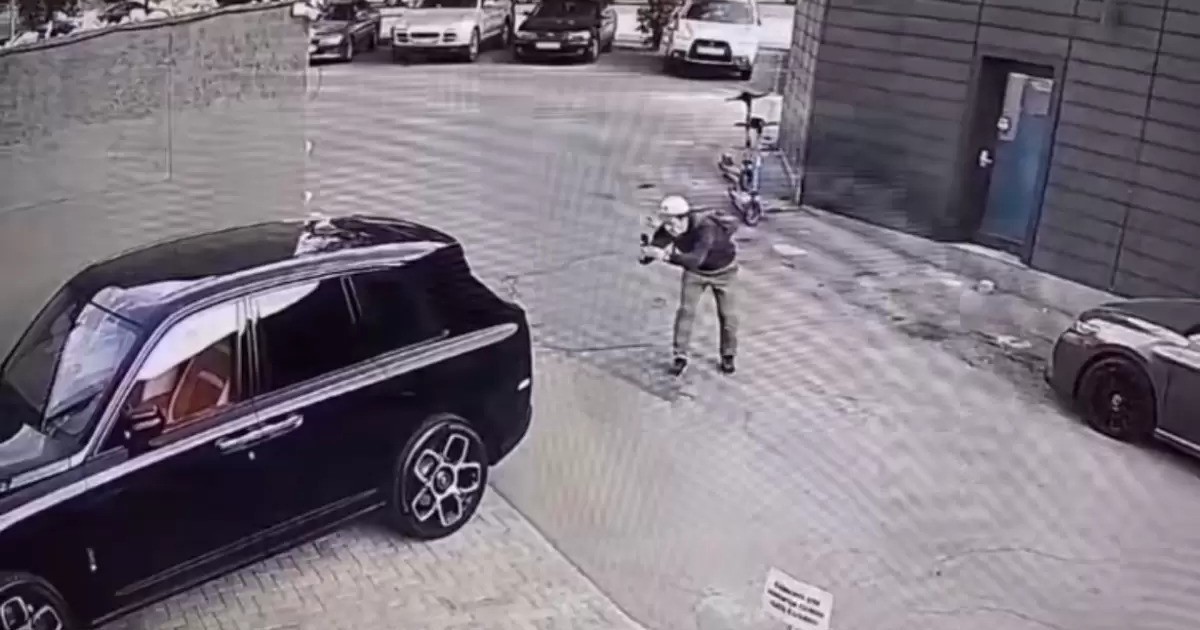 Мынаны кім таниды? Баян Алагөзова әлдекімнің өзін аңдып жүргенін мәлімдеді