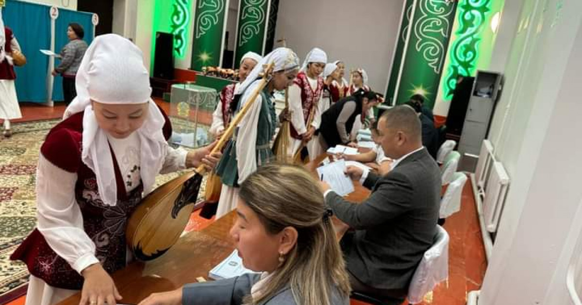 Референдумда термеші-жыраулар ерекше дауыс берді