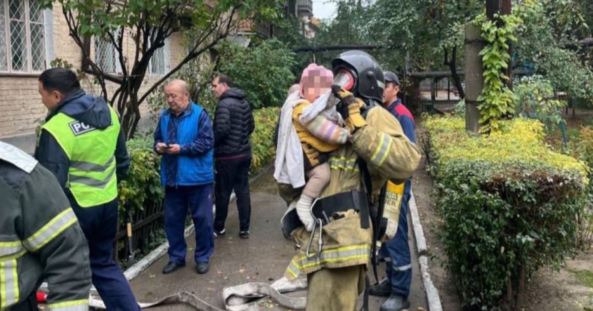 Тараздық өрт сөндірушілер 11 адамды өрттен аман алып қалды
