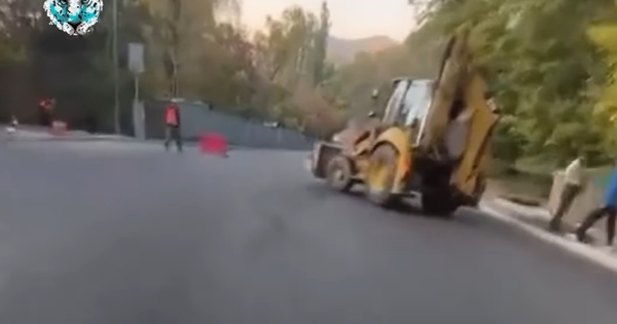 Велосипедші трактормен соқтығысты: оқиға орнынан бейнежазба тарады