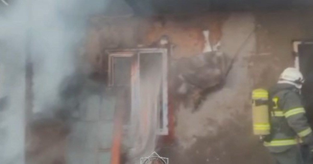 Алматы облысында құтқарушылар бір отбасын өрттен аман алып қалды