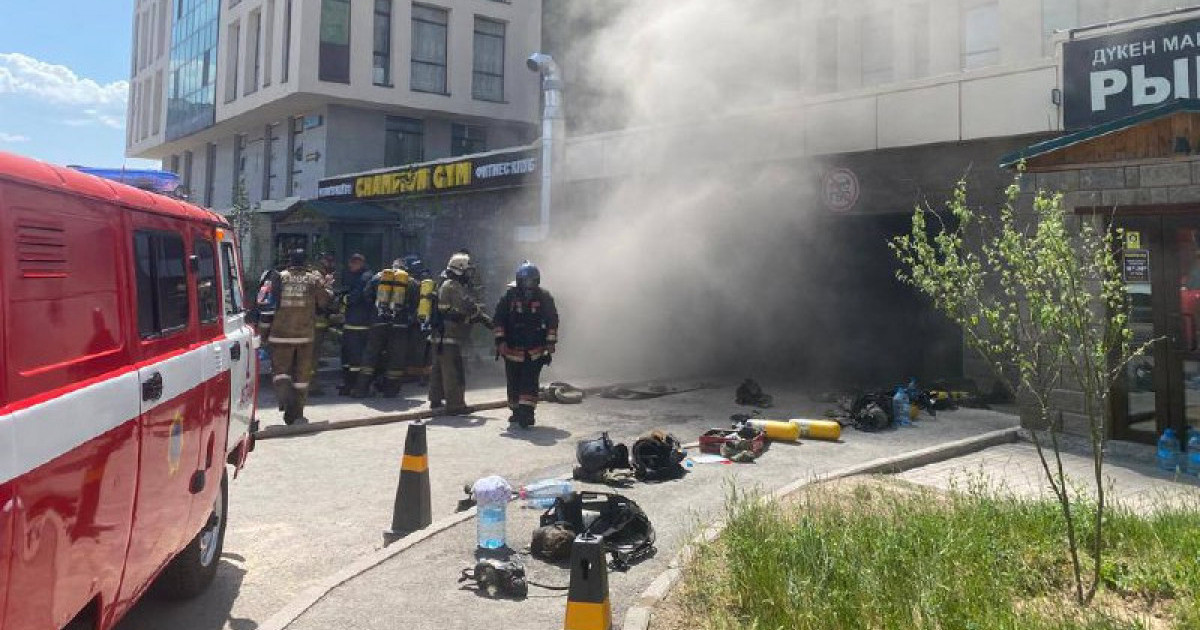 Астанада төрт қабатты паркингтен өрт шықты