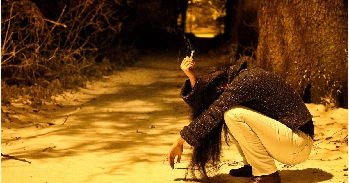 Астанада полицейлері өмірден түңілген қызды құтқарды