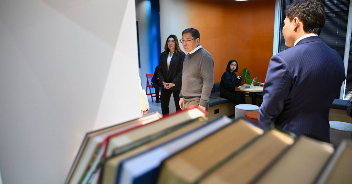 Ерболат Досаев Медеу ауданындағы жаңа комьюнити-орталыққа барды