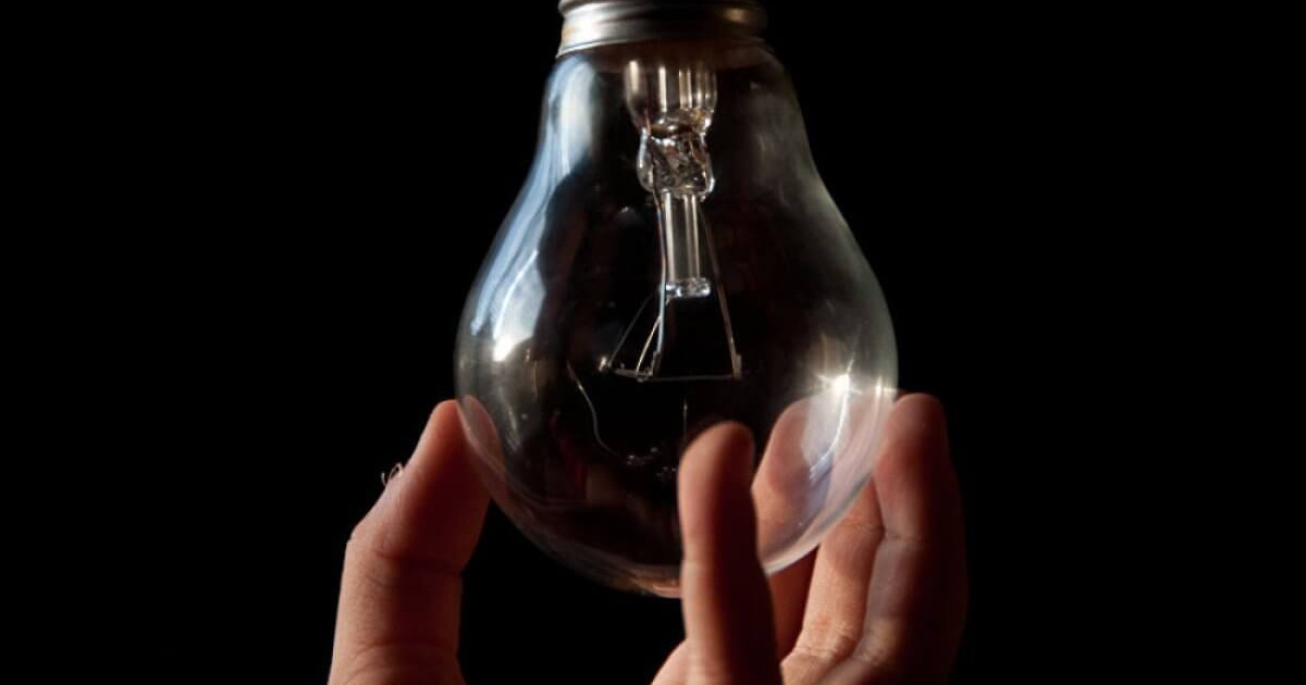 Күшті жел салдарынан Астананың бірнеше ауданы жарықсыз қалды