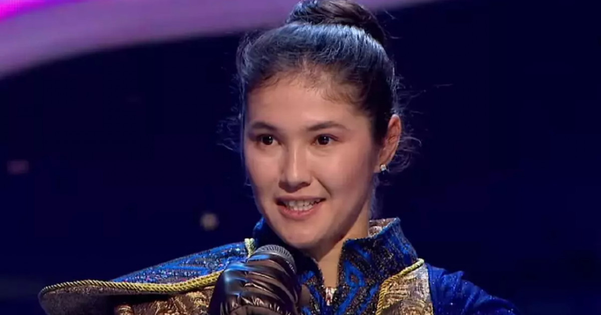 Назым Қызайбай «Маска» шоуында өнер көрсетті