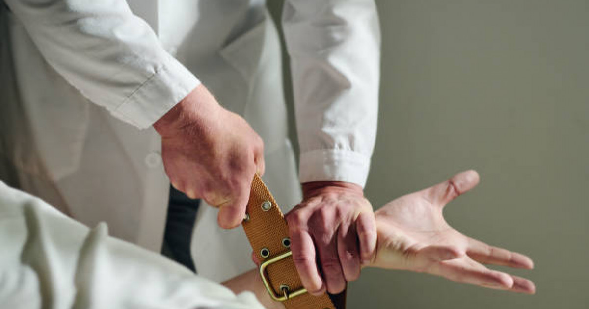 Шымкенттегі психикалық денсаулық орталығында санитарлар қыздардың қол-аяғын байлап, дәрі егіп, зорлаған