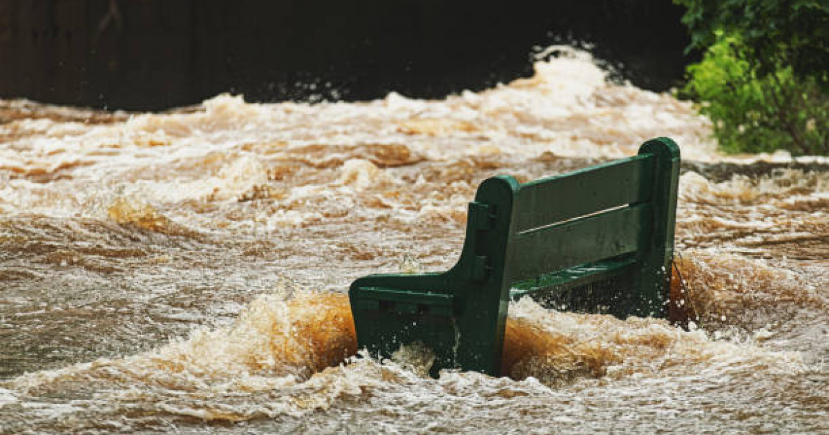 Су тасқынына бөлінген 300 миллион теңгені жымқырған