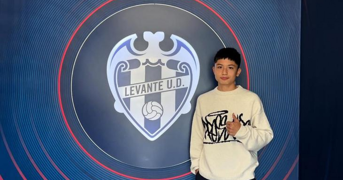 14 жастағы қазақстандық футболшы испаниялық клубпен келісімшарт жасасты