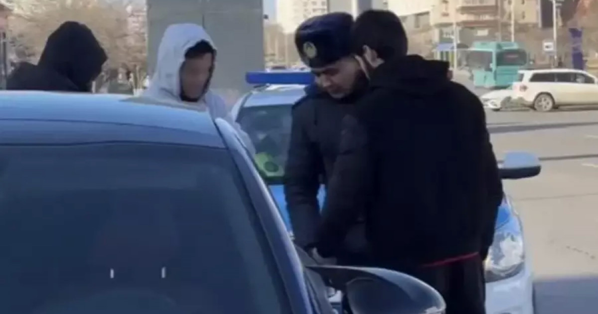 Ақтауда жол бойында билеген қымбат көлік жүргізушілеріне айыппұл салынды