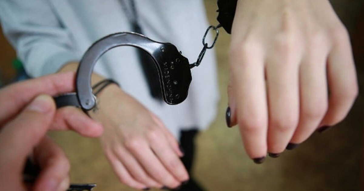 Ақтөбелік әйел полицияға шағымданған көршісін шашынан сүйреп, соққыға жыққан