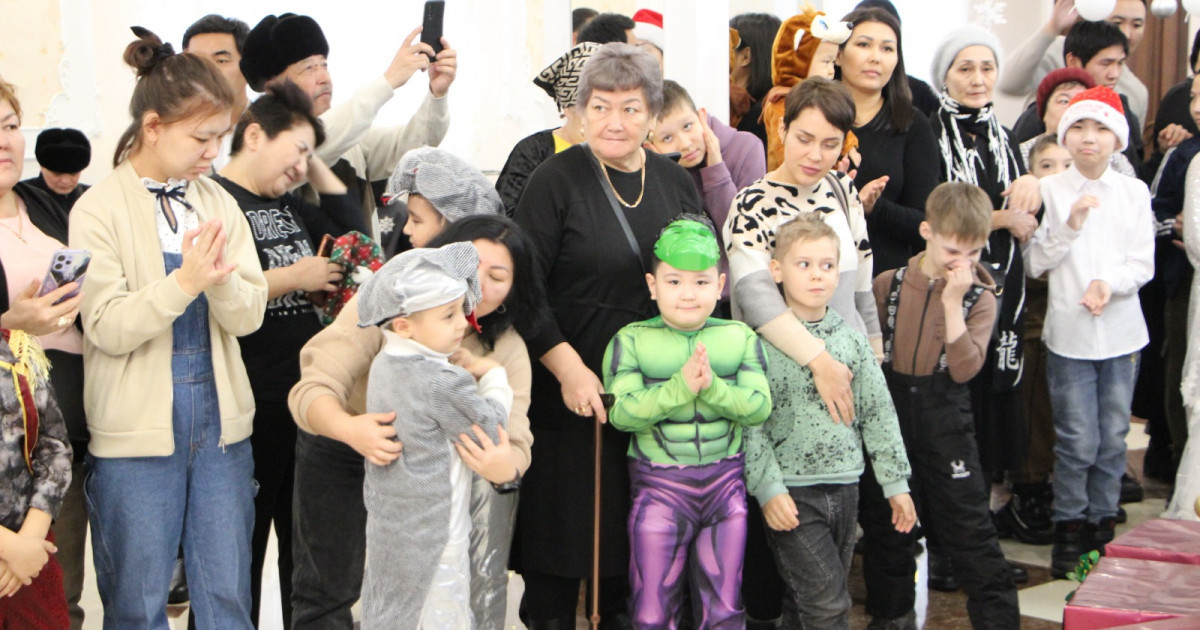 «AMANAT» партиясы ерекше балаларға жаңажылдық қайырымдылық шыршасын ұйымдастырды