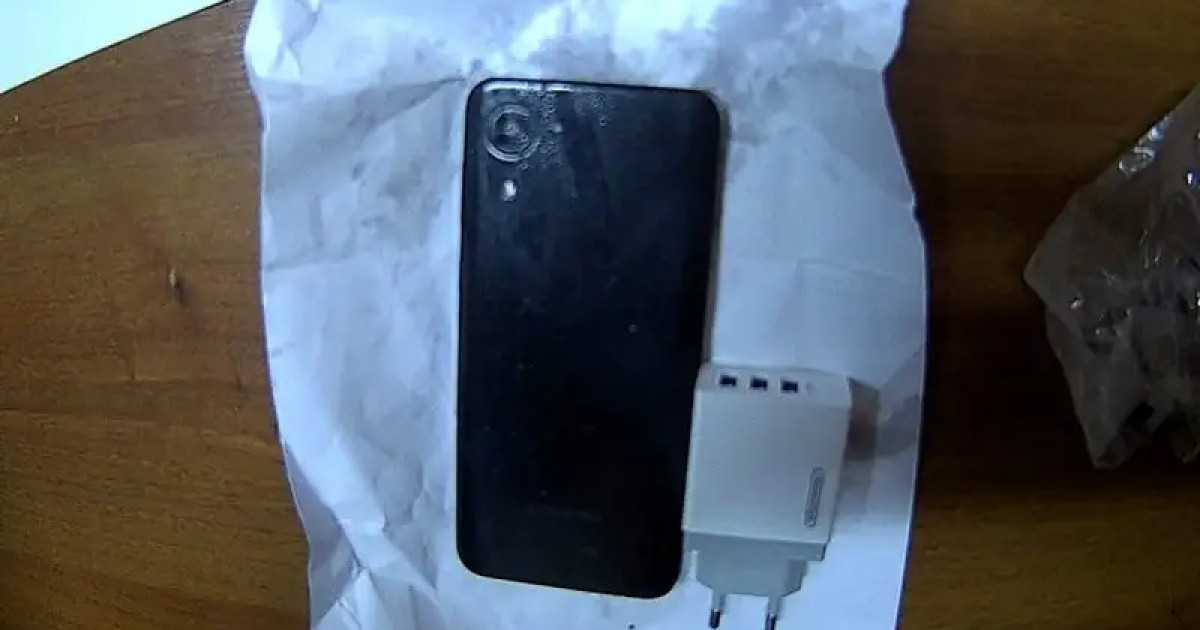 Анасы түрмедегі ұлына телефон кіргізбек болған