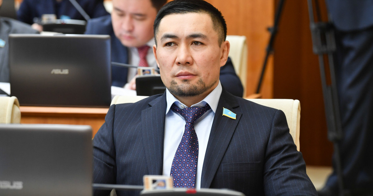 Ардақ Назаров Түркістанда арақ-шарап сатуға тыйым салуды ұсынды