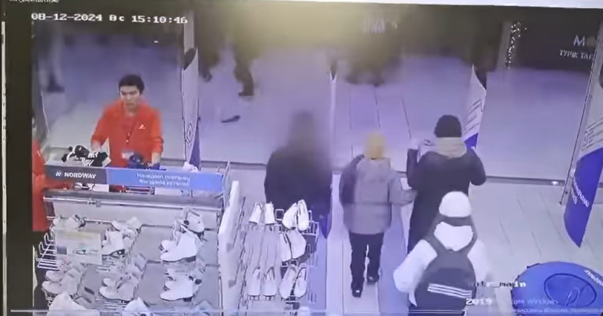 Астанада дүкеннен күрте ұрлаған жігіт видеоға түсіп қалды
