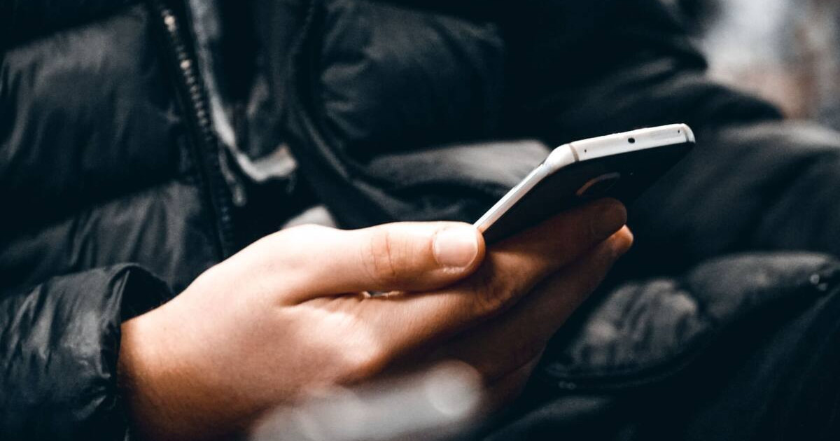 Астанада жолаушы такси жүргізушісінің телефонын ұрлап кеткен