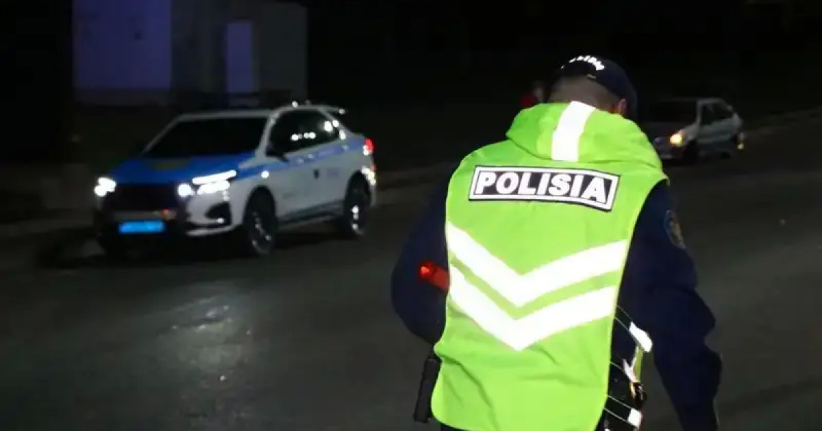 Атырауда көпқабатты үйдің жанынан екі адамның мәйіті табылды