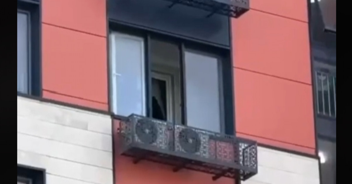 Атыраулық әйел 8-қабаттың терезесінен секірмек болған