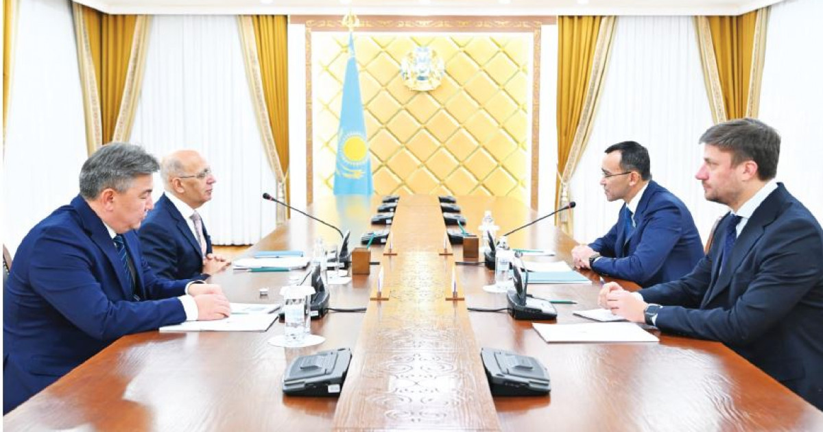 Сенат Төрағасы Nazarbayev University Президентімен кездесті