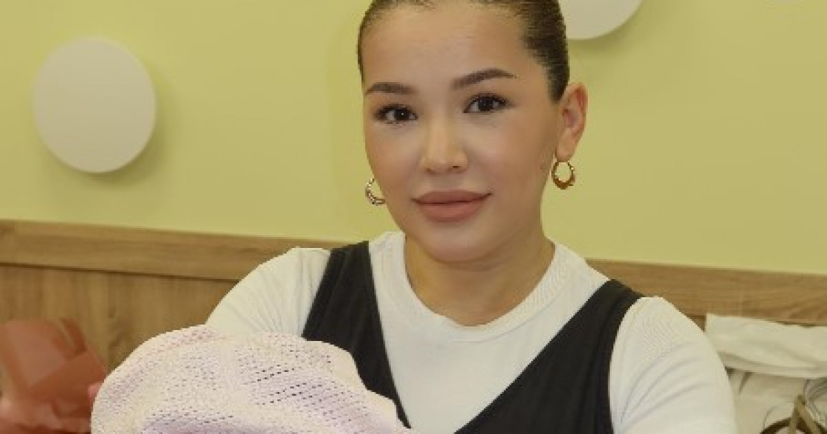 «Жүйкені жұқартты...»: әнші Мақпал Исабекова бала туғанда берілетін жәрдемақыны ала алмай жүргенін айтты
