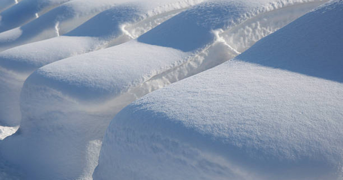 Абай облысында 75-тен астам көлік қар құрсауынан шығарылған