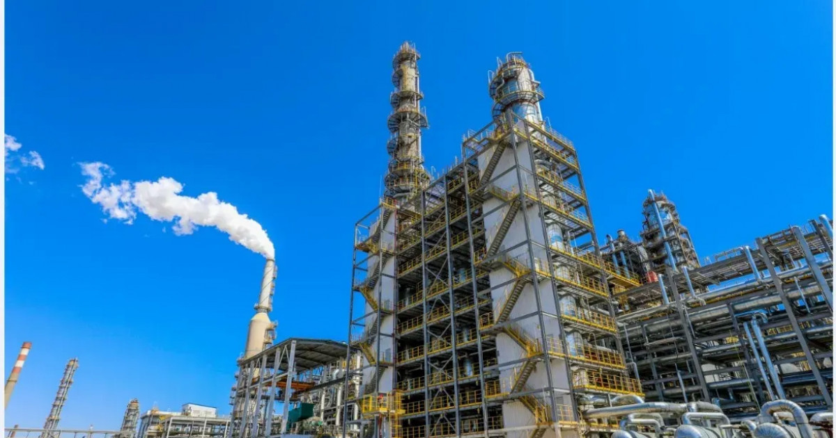 Атырау мұнай өңдеу зауытынан шыққан түтін тұрғындарды алаңдатты