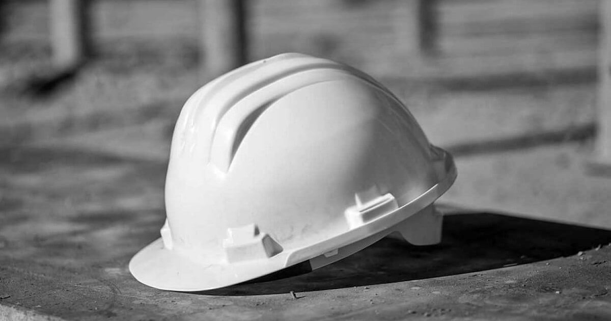 Атырауда екі жұмысшы биіктен құлап, біреуі мерт болды