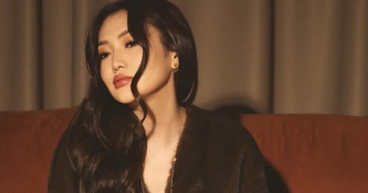 Ерке Есмахан «Сотуардан түскен ақшаға Парижде шалқып жүр» деп сынағандарға жауап берді