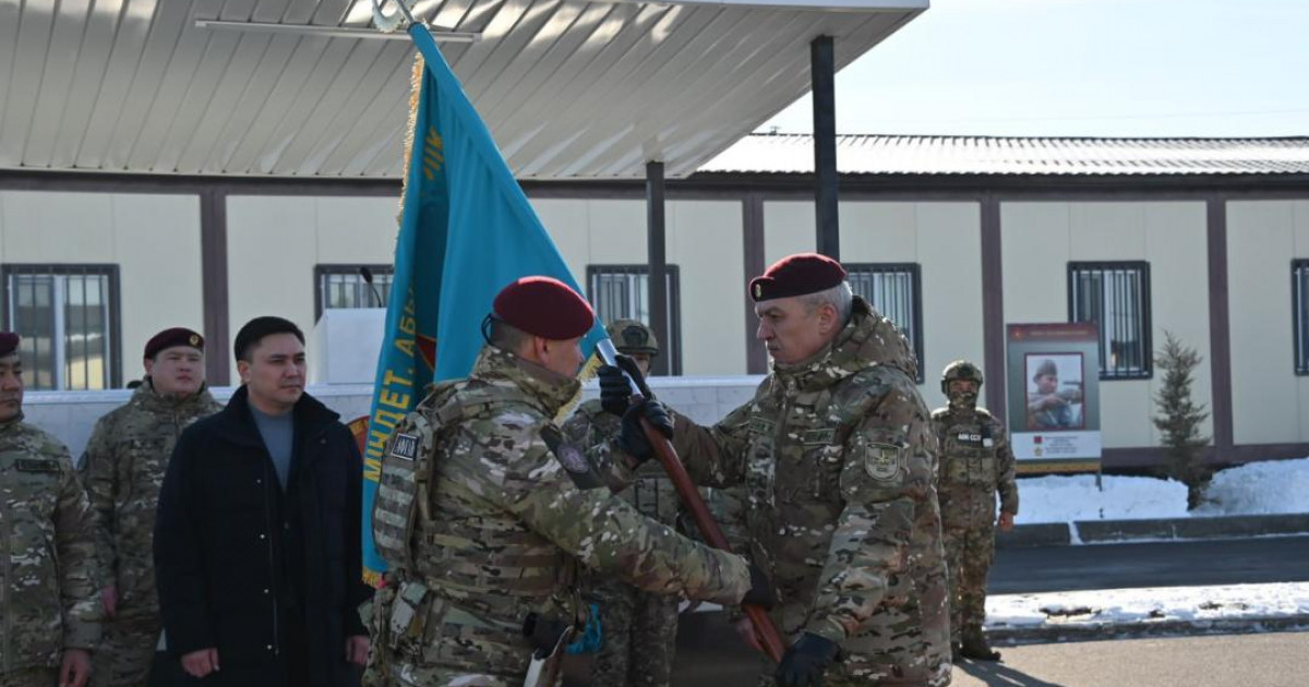 Қорғаныс министрі Арнайы операциялар күштерінің әскери бөліміне Жауынгерлік ту табыстады