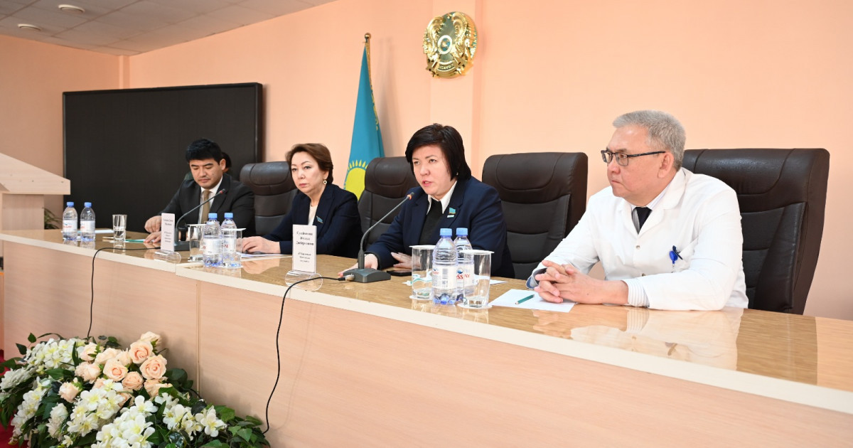 Мәжіліс депутаттары ақтөбелік дәрігерлермен кездесті