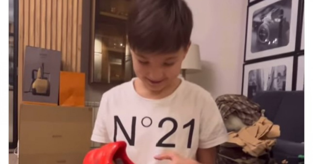 Осыдан басқа ештеңе керек емес деді: Мәдина Сәдуақасова ұлының қалауын АҚШ-тан алдырды