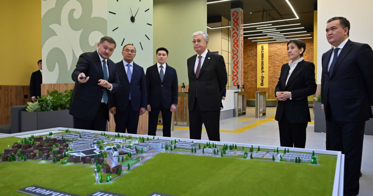 Президент Л.Н.Гумилев атындағы ЕҰУ жатақханасына барып, студенттермен әңгімелесті