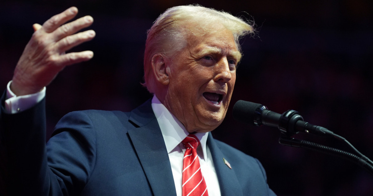 Трамп 2021 жылы Капитолийге басып кірген мыңдаған адамды босатты