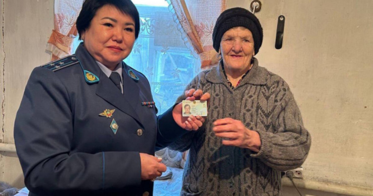 Зейнетақымды алсам, арманым жоқ: 71 жастағы әжей алғаш рет жеке куәлік алды