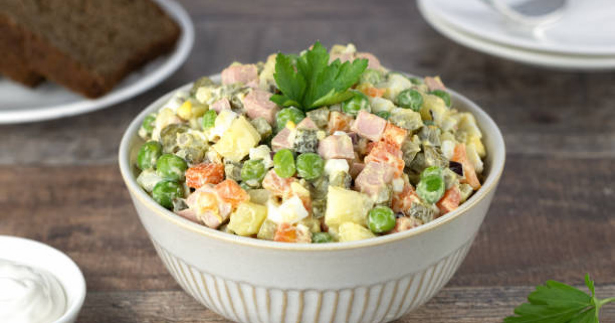 Жаңа жылда жейтін оливье салатының пайдасы мен зияны қандай?