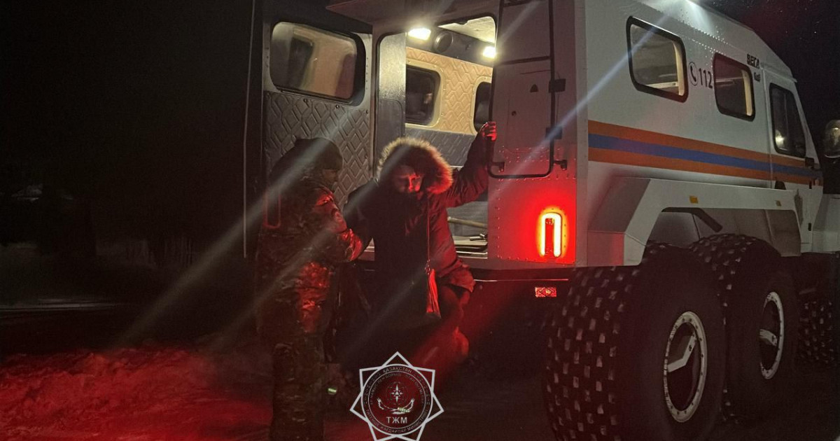 100 адам құтқарылды: Қостанай облысында аяздан көліктер жаппай тұрып қалған (видео)