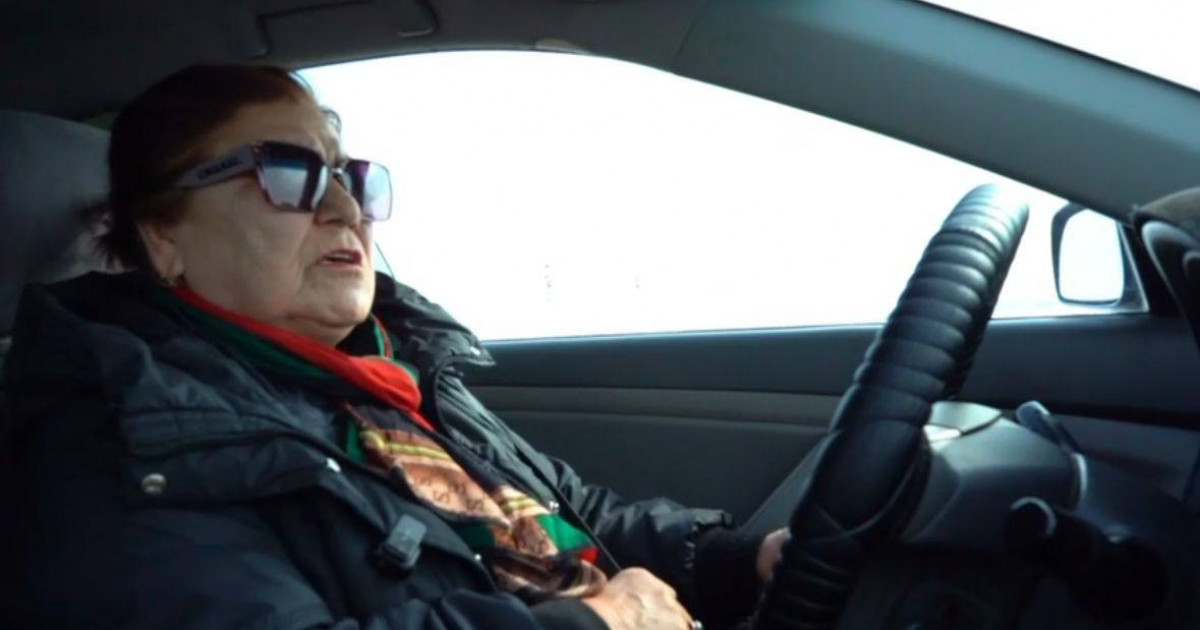 22 жылын такси қызметіне арнаған 74 жастағы әже жол ережесін мүлде бұзбаған