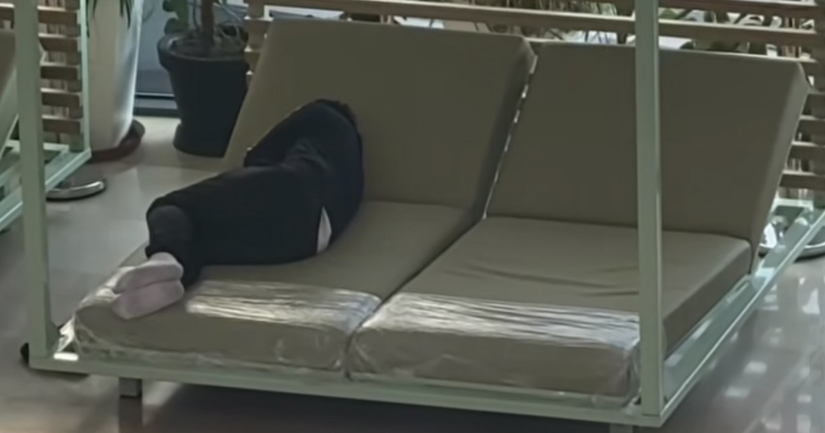 Алматыдағы сауда орталықтарының бірінде төсектер пайда болды