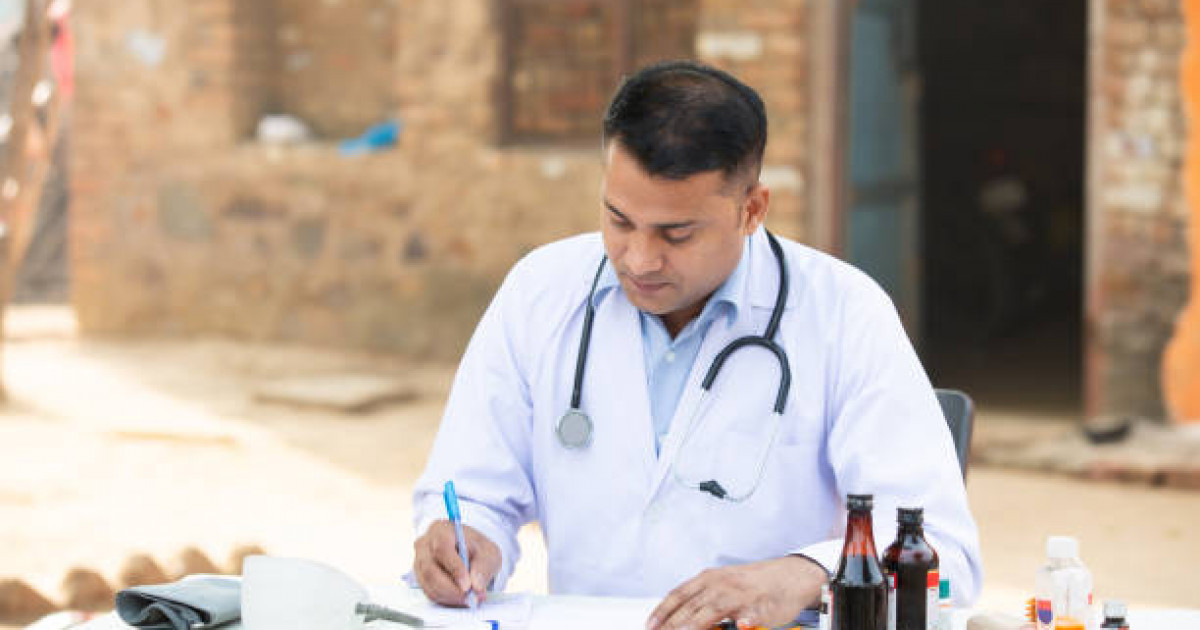 Бізде төрт-бес, тіпті тоғыз лауазымды қоса істеп жүрген дәрігерлер жетіп артылады – дәрігер Серік Кәкенов