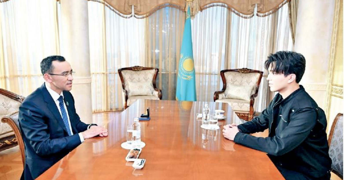 Димаш Құдайбергенге ізгі ниет елшісі белгісі табысталды