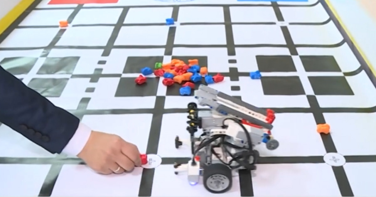 Қарағандыда роботтар көкпар тартып, асық ойнайды