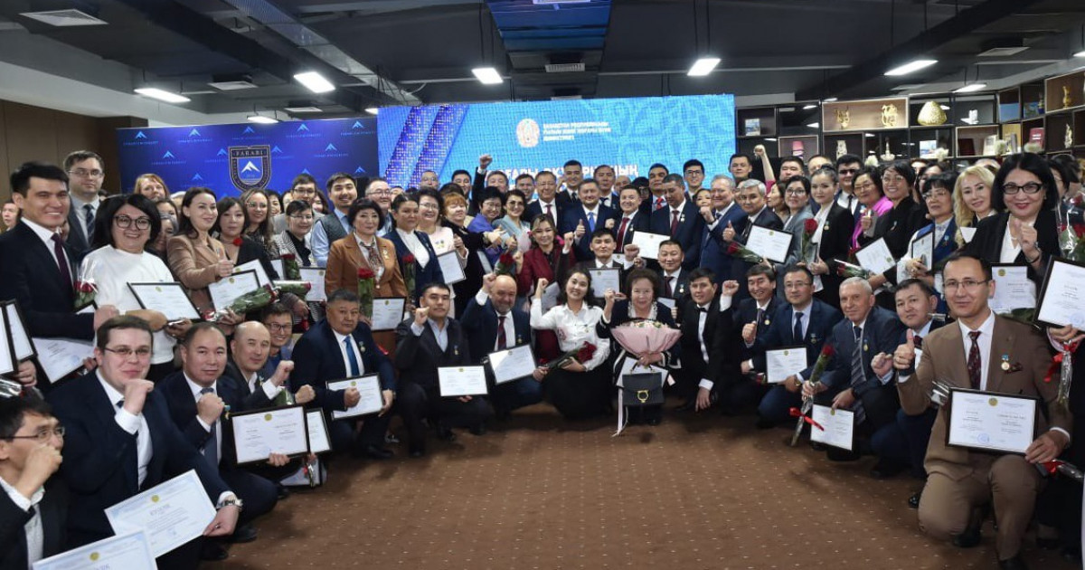 ҚазҰУ-да үздік оқытушылар марапатталды